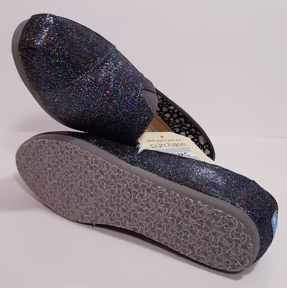 TOMS ***FINAL PRICE*** - Picture 2 of 4